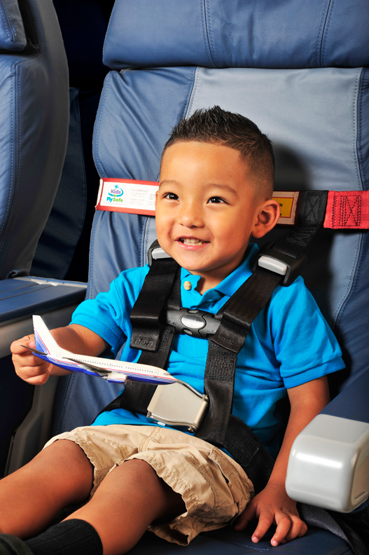 Lap Infant Vs Seat Pros Cons And All The Details You Need To Know 2020 Travel Car Mom - How Old Child Airplane Seat