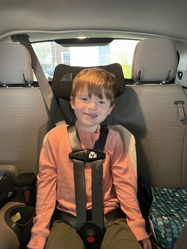 Travel Car Seat Mom - In need of the best travel car seat for a 4 year old? Look no further than this description of a young boy comfortably seated in a car seat. Rest assured that there are over 202